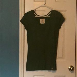 Women’s Hollister tee